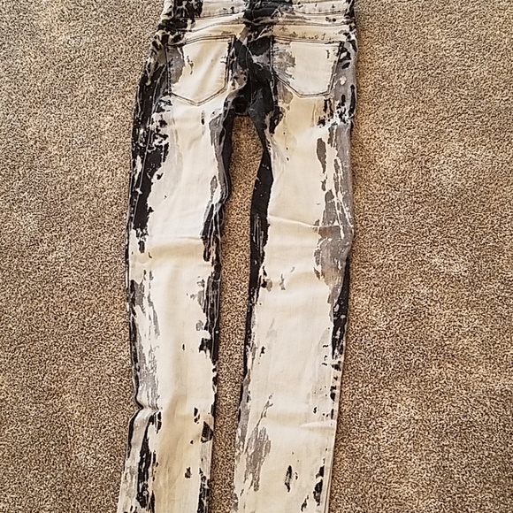 JEANS - Picture 2 of 3